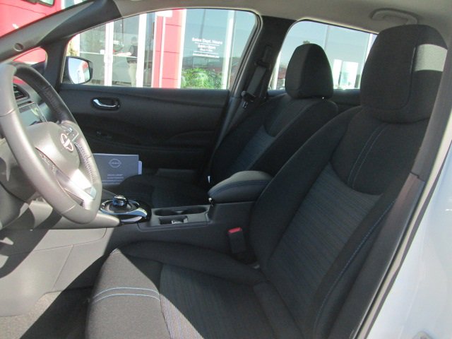 Vehicle image 12 of 16
