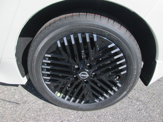 Vehicle image 9 of 16