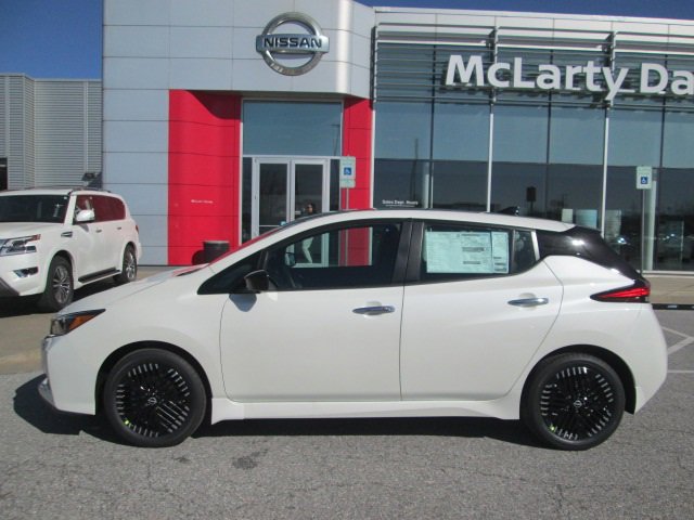 Vehicle image 4 of 16