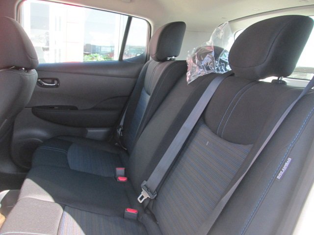 Vehicle image 10 of 16