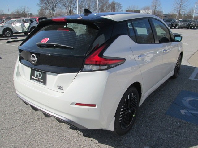 Vehicle image 6 of 16