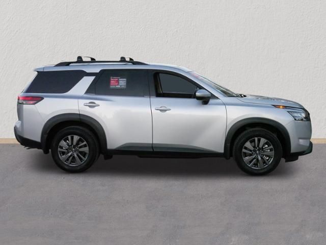 2023 Nissan Pathfinder SV