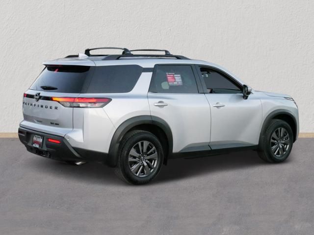 2023 Nissan Pathfinder SV