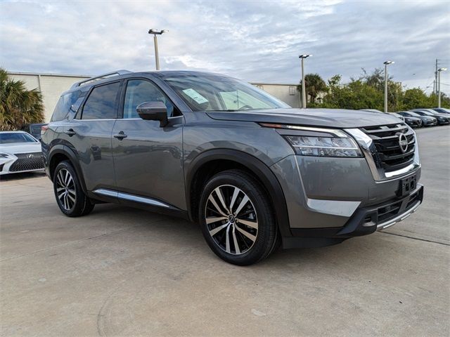 2023 Nissan Pathfinder Platinum