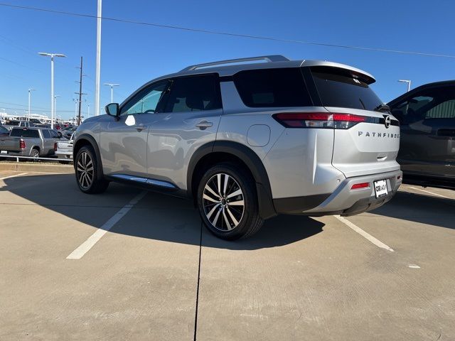 2023 Nissan Pathfinder Platinum