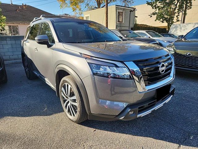 2023 Nissan Pathfinder Platinum