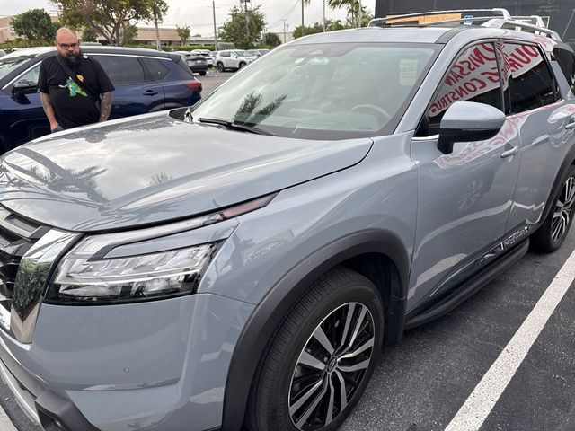 2023 Nissan Pathfinder Platinum