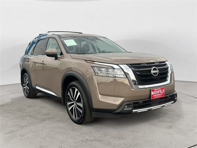 2023 Nissan Pathfinder Platinum