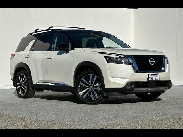 2023 Nissan Pathfinder Platinum