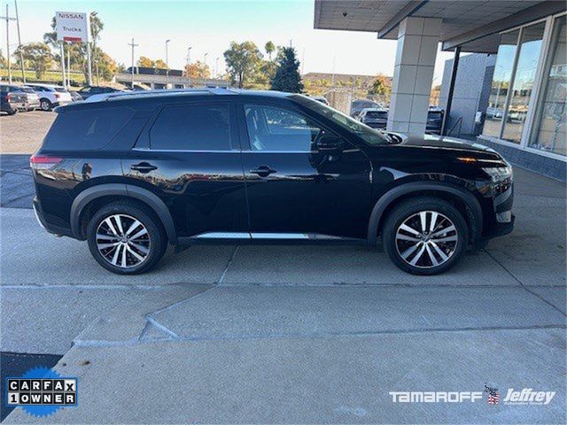 2023 Nissan Pathfinder Platinum