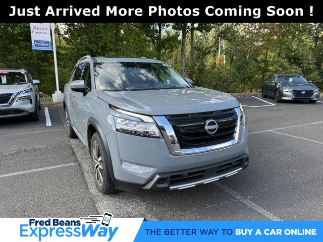 2023 Nissan Pathfinder Platinum