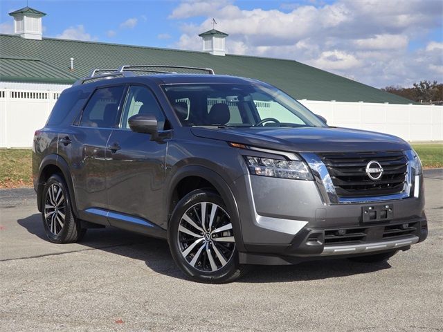 2023 Nissan Pathfinder Platinum