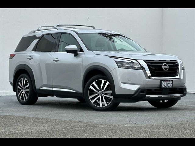 2023 Nissan Pathfinder Platinum