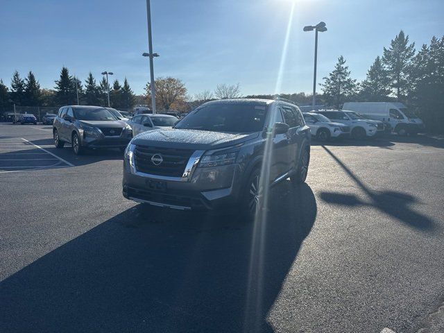 2023 Nissan Pathfinder Platinum