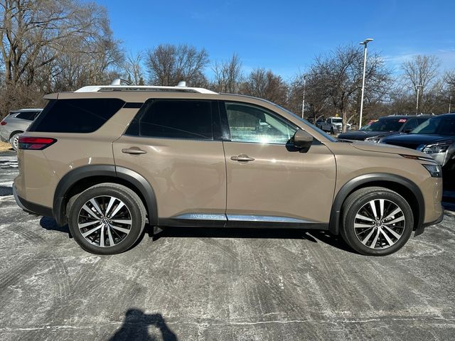 2023 Nissan Pathfinder Platinum