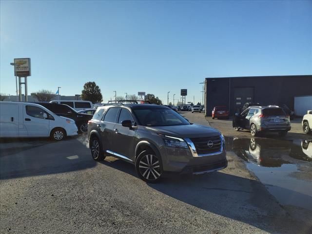 2023 Nissan Pathfinder Platinum