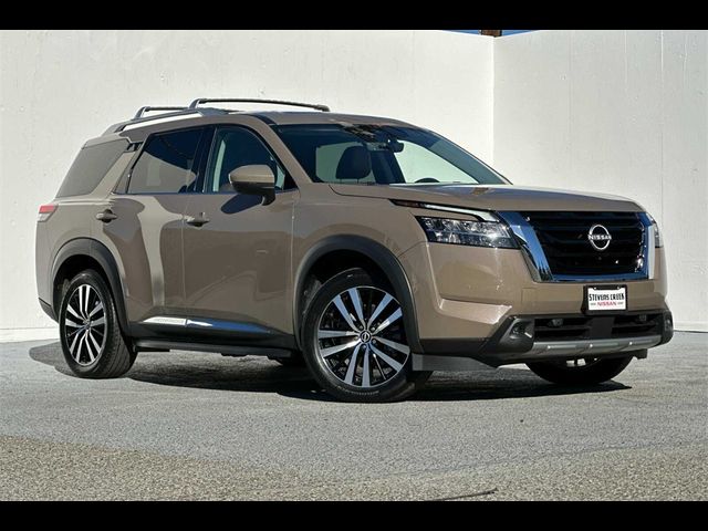 2023 Nissan Pathfinder Platinum