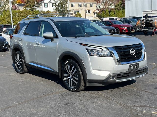 2023 Nissan Pathfinder Platinum