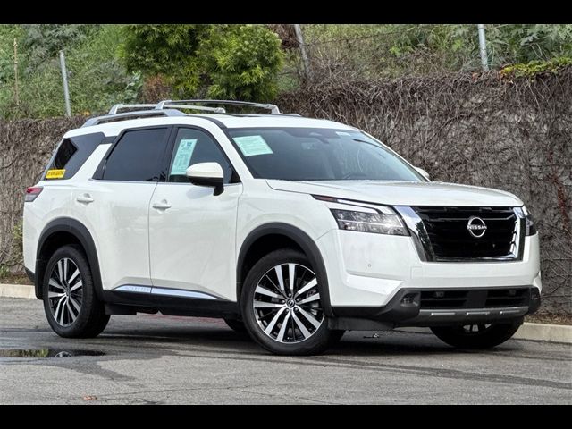 2023 Nissan Pathfinder Platinum