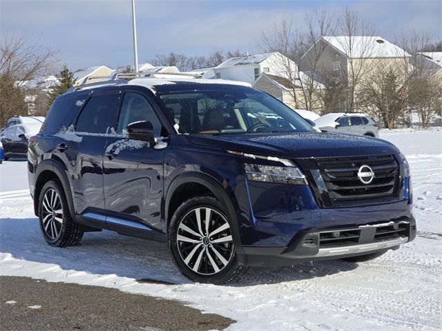 2023 Nissan Pathfinder Platinum