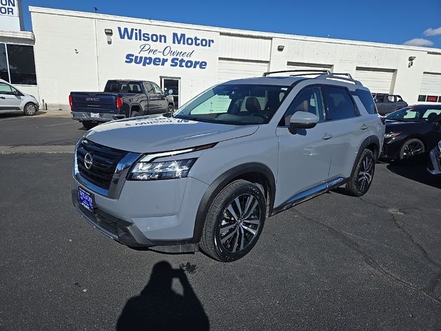 2023 Nissan Pathfinder Platinum