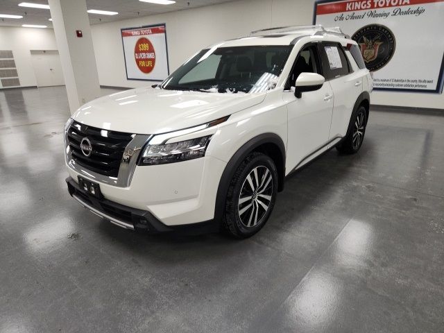 2023 Nissan Pathfinder Platinum