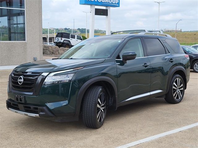 2023 Nissan Pathfinder Platinum