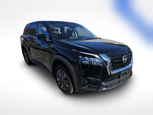 2023 Nissan Pathfinder S