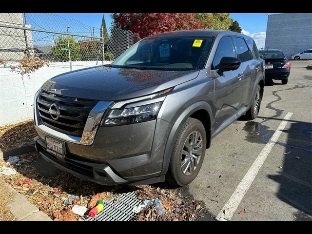 2023 Nissan Pathfinder S