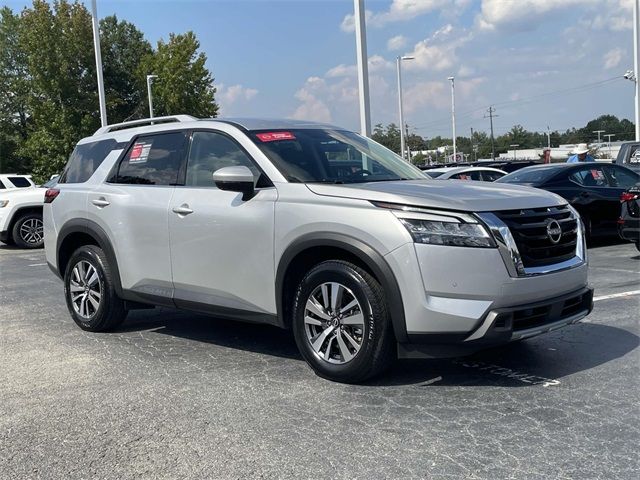 2023 Nissan Pathfinder SL