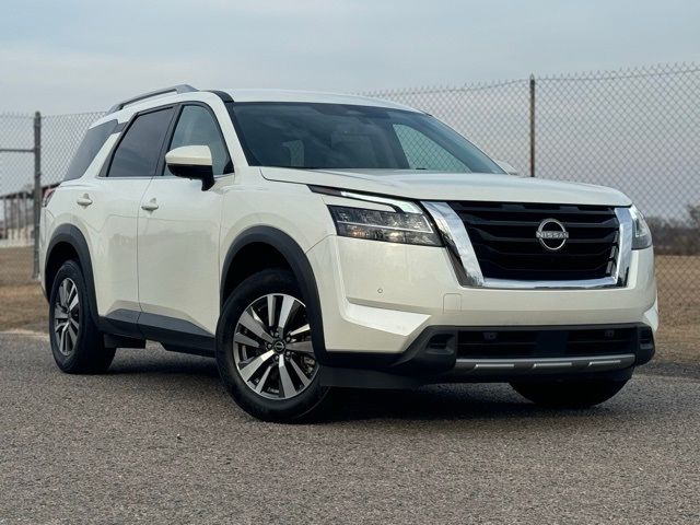 2023 Nissan Pathfinder SL