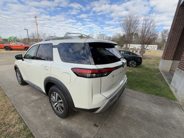 2023 Nissan Pathfinder SL