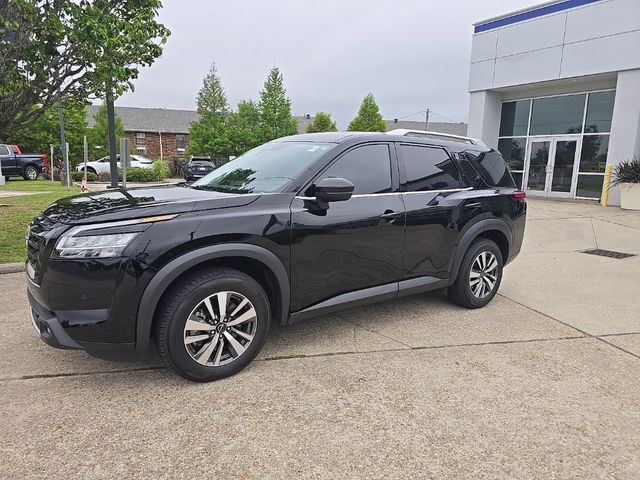 2023 Nissan Pathfinder SL
