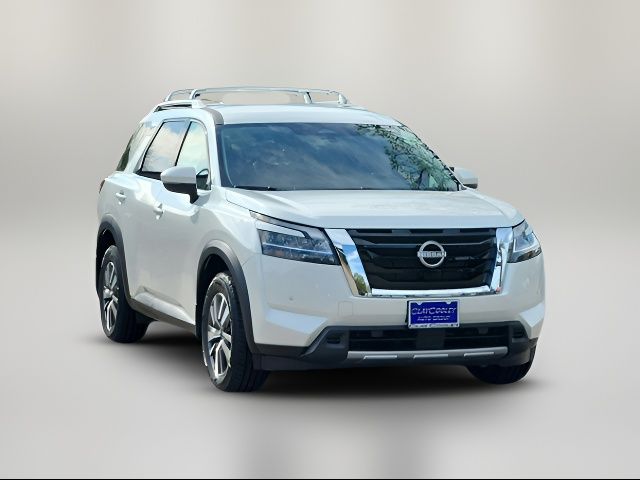 2023 Nissan Pathfinder SL