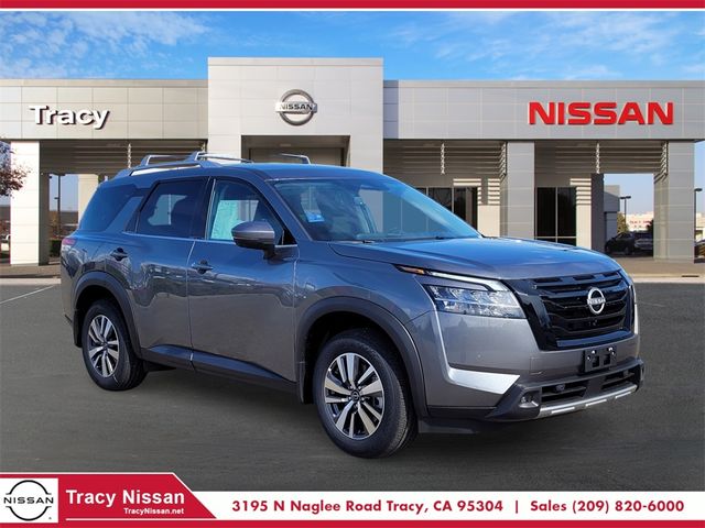 2023 Nissan Pathfinder SL