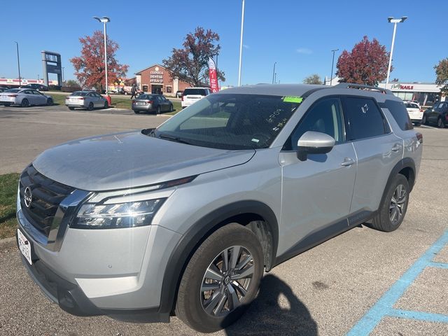 2023 Nissan Pathfinder SL