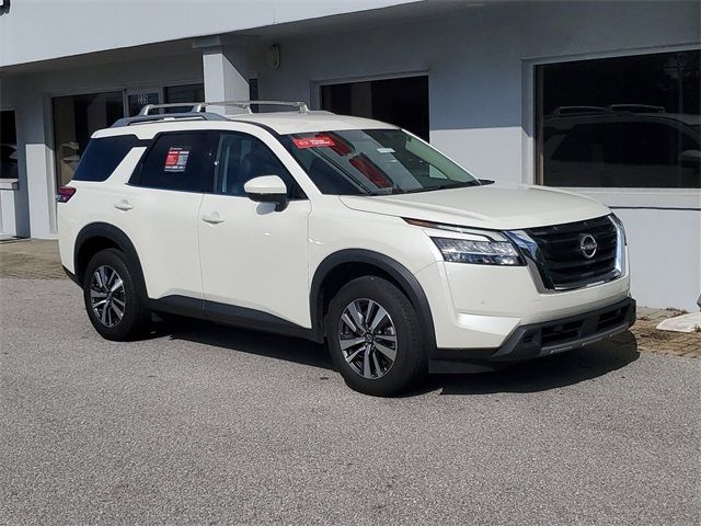 2023 Nissan Pathfinder SL