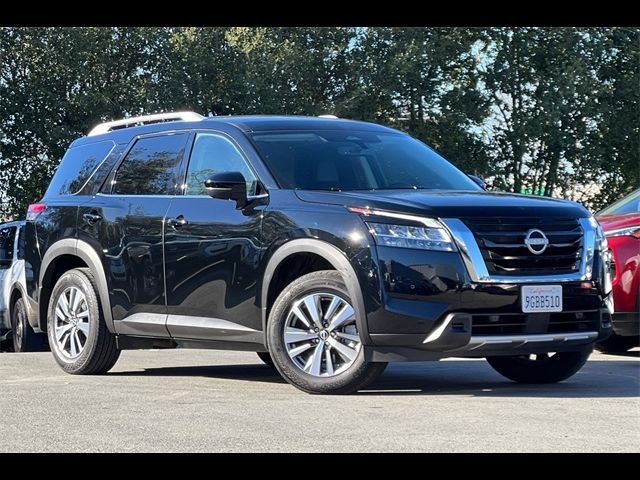 2023 Nissan Pathfinder SL