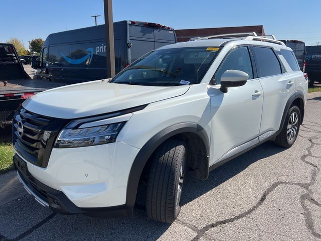 2023 Nissan Pathfinder SL