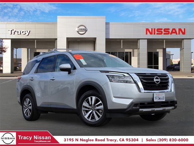 2023 Nissan Pathfinder SL