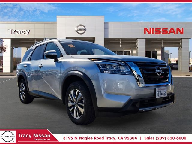 2023 Nissan Pathfinder SL