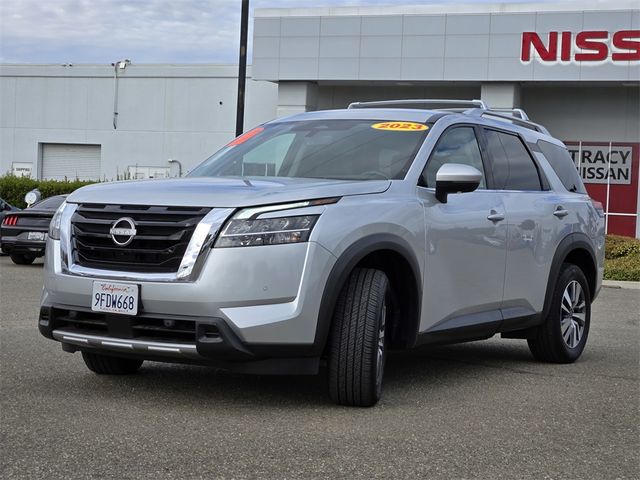 2023 Nissan Pathfinder SL