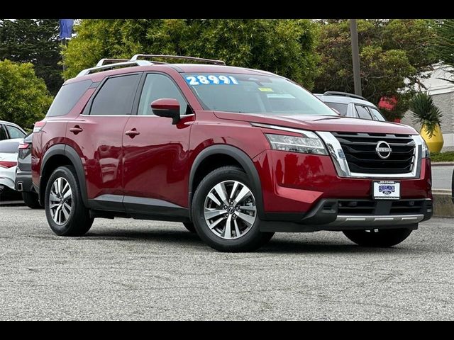 2023 Nissan Pathfinder SL