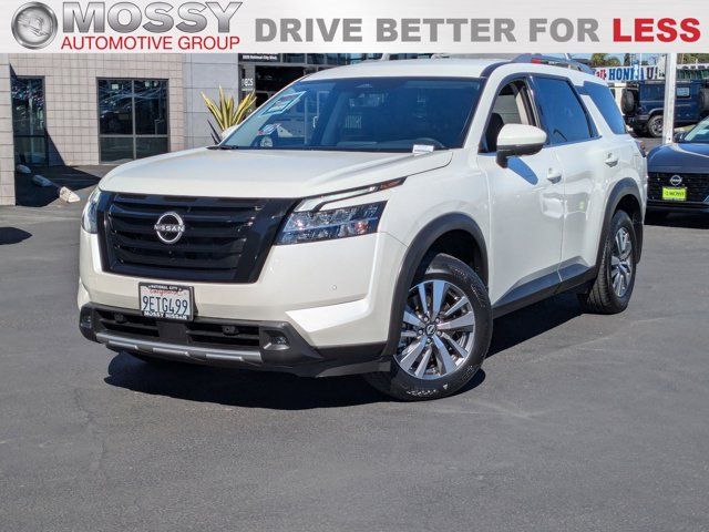 2023 Nissan Pathfinder SL