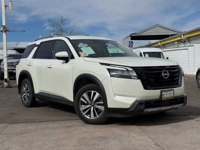 2023 Nissan Pathfinder SL