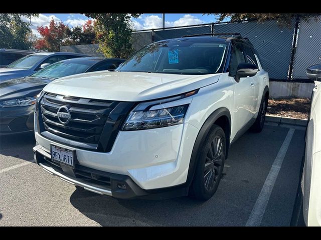 2023 Nissan Pathfinder SL