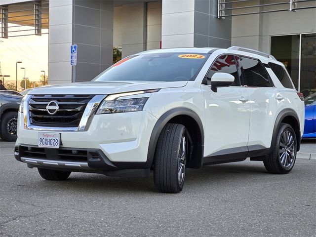 2023 Nissan Pathfinder SL