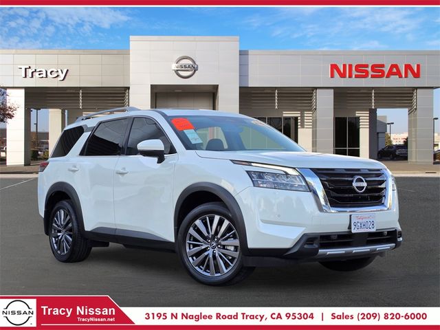 2023 Nissan Pathfinder SL