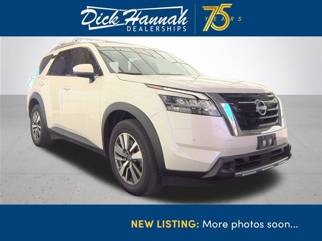 2023 Nissan Pathfinder SL