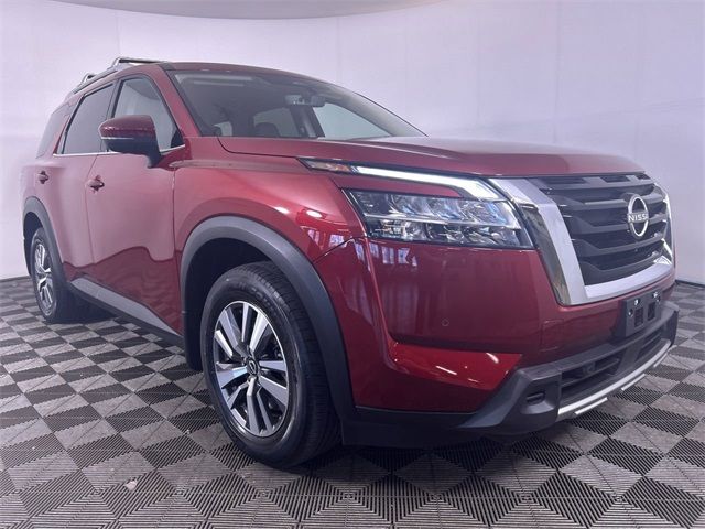 2023 Nissan Pathfinder SL